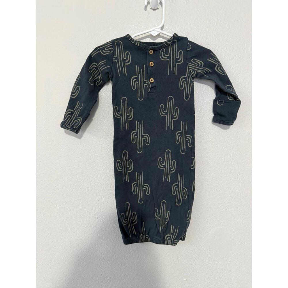Carters long sleeve gown 3m